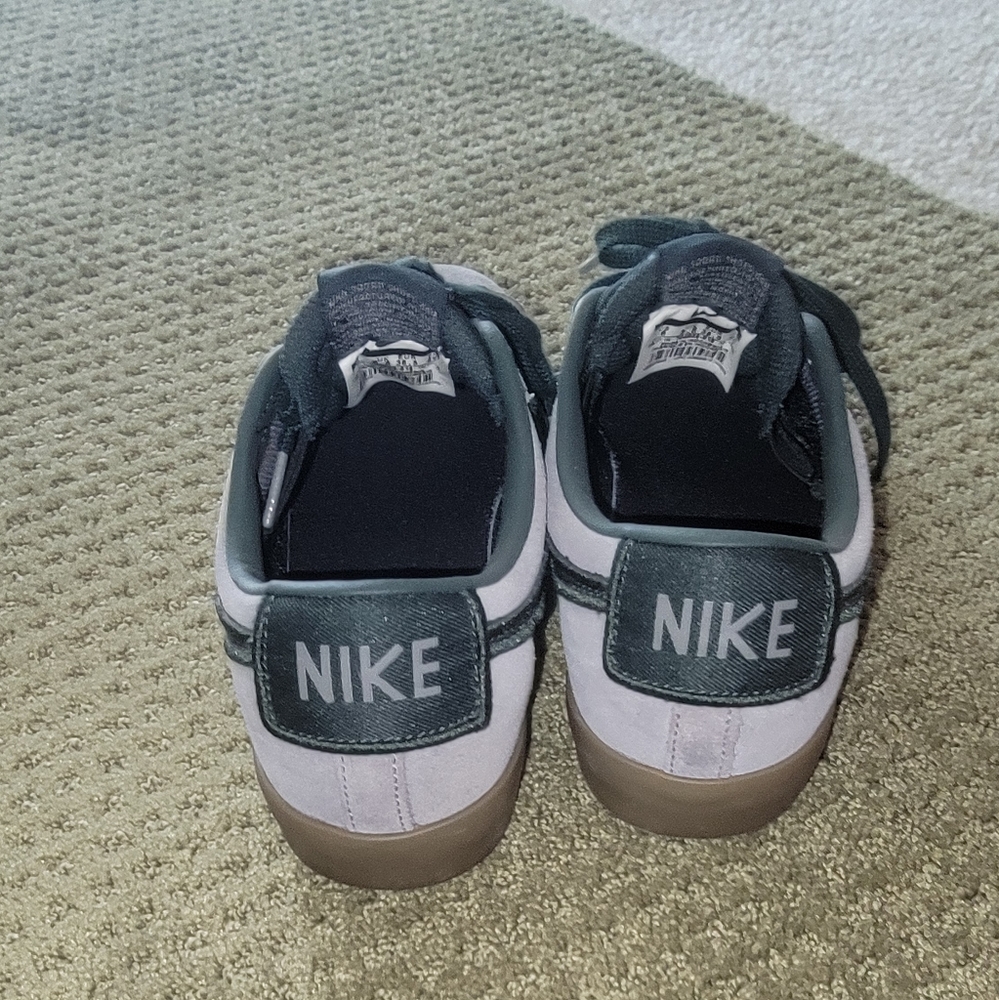Nike SB Sneakers - Picture 2 of 5